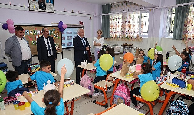 Başkan Şadi Özdemir’den “Okula hoş geldin” hediyesi