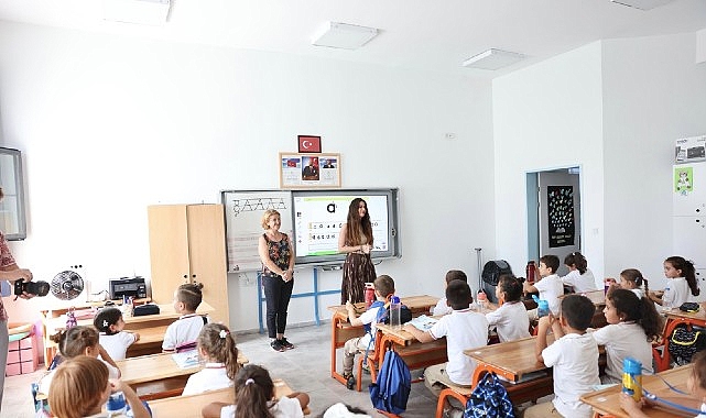 Çeşme Belediyesi’nden ilkokula başlayan öğrencilere hoş geldin hediyesi