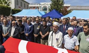 İzmir’in şehitlerine veda