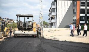 Kartepe’de Asfalt Atağı Sürüyor