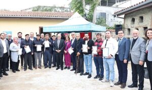Ürünlü’de 275 hak sahibine imarlı tapu sevinci