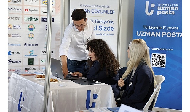 Bilişim Fuarı stantlarına 7’den 70’e yoğun ilgi