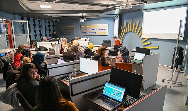 Selçuklu’da Öğretmenlere Yönelik Uygulamalı Yapay Zekâ Okuryazarlığı Atölyeleri Başladı