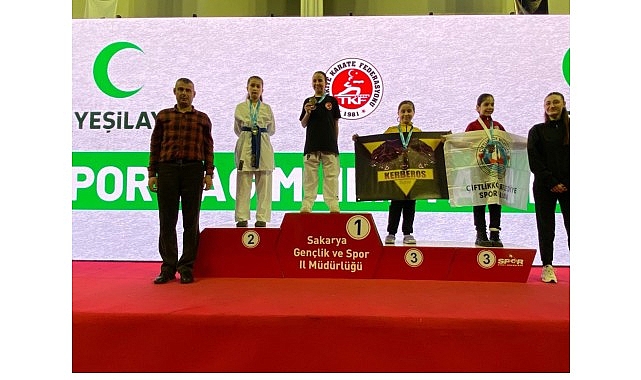 Kartepeli Karateciler Sakarya’da Kürsüyü Kapatmadı