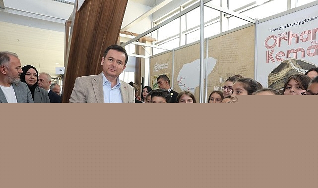 Başkan Erkan Aydın Bursa 23. Kitap Fuarı’nda Çocuk Yazarlarla Buluştu