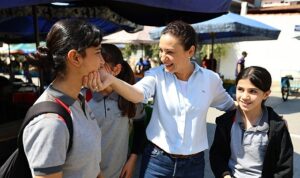 Efes Selçuk Belediyesi’nden Kırtasiye Kartı ile öğrenciye destek, yerel esnafa nefes