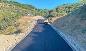 Karamürsel Dereköy’de bozulan yollar yenileniyor