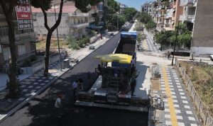 Manisa Büyükşehir Belediyesi, Salihli’de 4 Caddeyi Sıcak Asfaltla Yeniliyor
