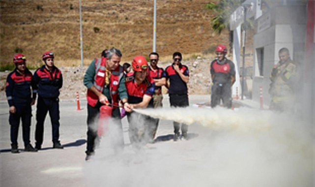 İtfaiye Haftası’nda Dikili’de nefes kesen tatbikat