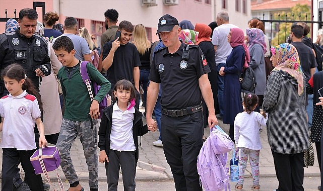 Keçiören’de Zabıta Ekipleri Öğrencilerin Güvenliği İçin Sahada