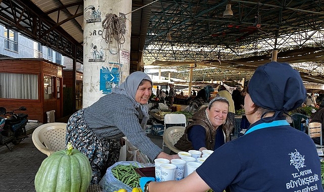 Başkan Çerçioğlu’nun İçleri Isıtan İkramı Bu Yıl da Vatandaşlar ve Pazarcı Esnaflarıyla Buluşuyor