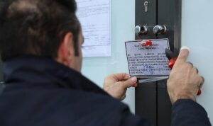 Kartepe’de Uyarılara Rağmen İhlalleri Sürdüren Market Mühürlendi